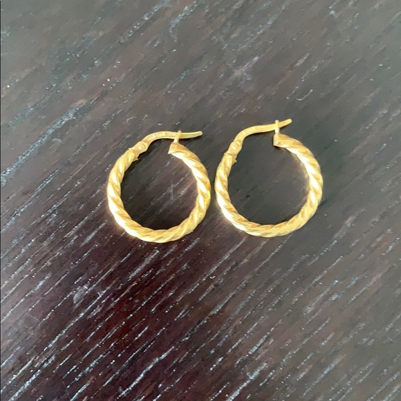 14k Italian gold twist hoop earrings - Picture 2 of 3